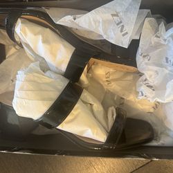8.5 Black sandals PATENT leather -new inbox