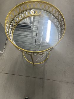 gold stand