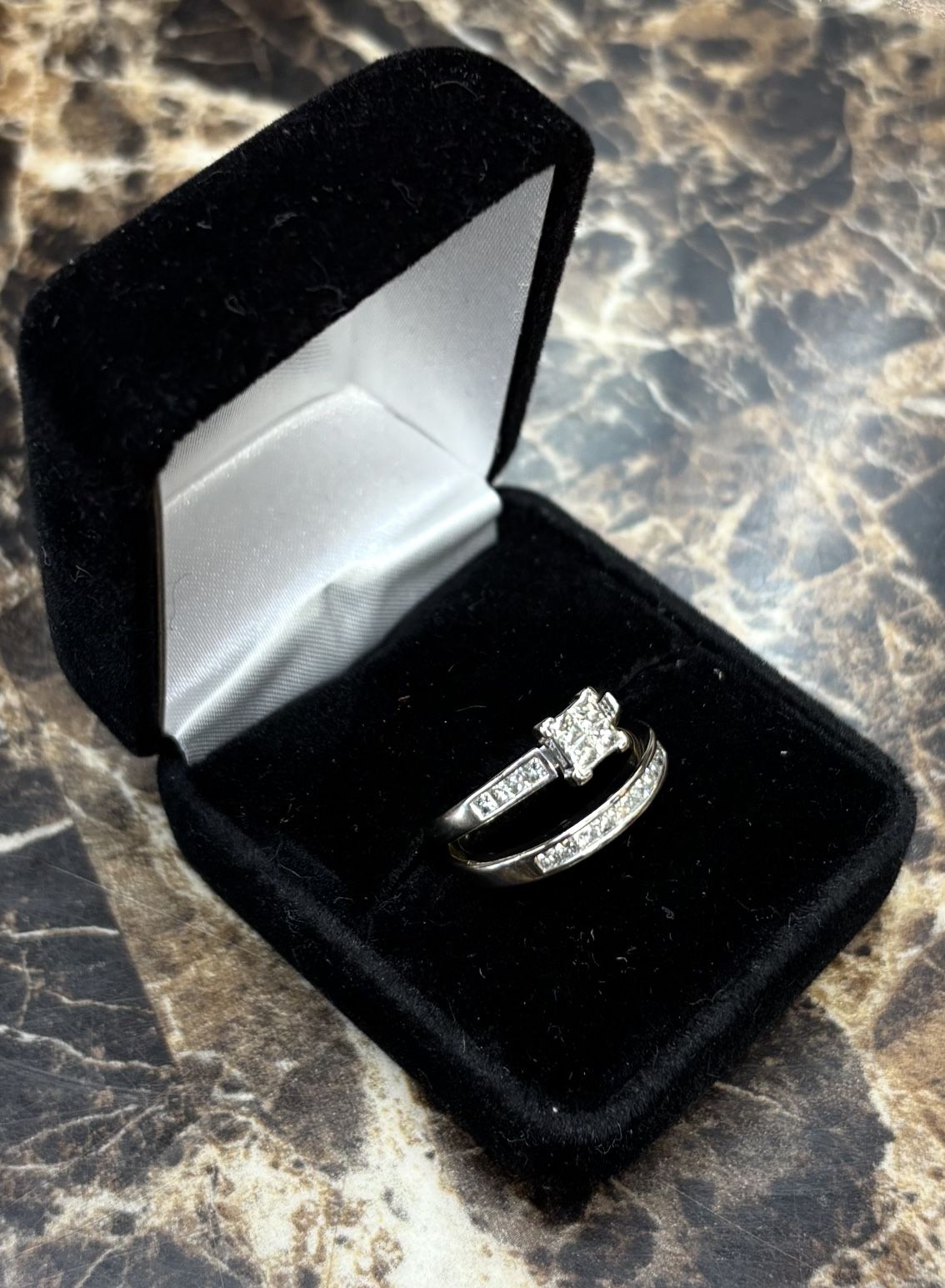 Classic Engagement Ring & Wedding Band Set