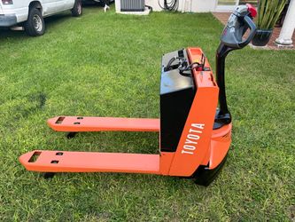 Toyota Electric pallet jack