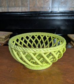 10" Vintage Espana Tabletops Unlimited lime green glazed ceramic woven lattice fruit bowl or bread basket
