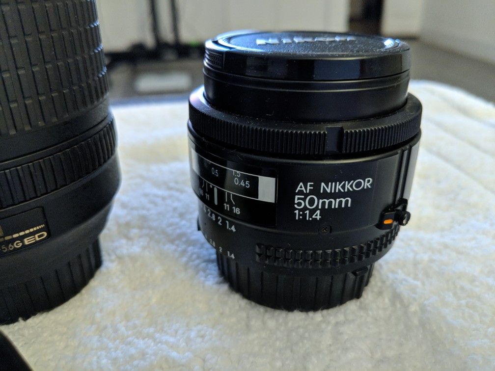 4 Nikon DX lenses, package deal. All are like brand new. Hardly used and been sitting around for over 1.5 years.