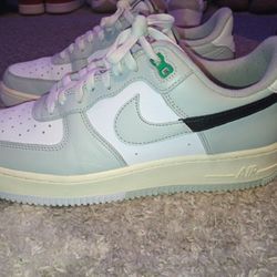 Men's Nike Air Force Ones Size 9.5 In Great Condition