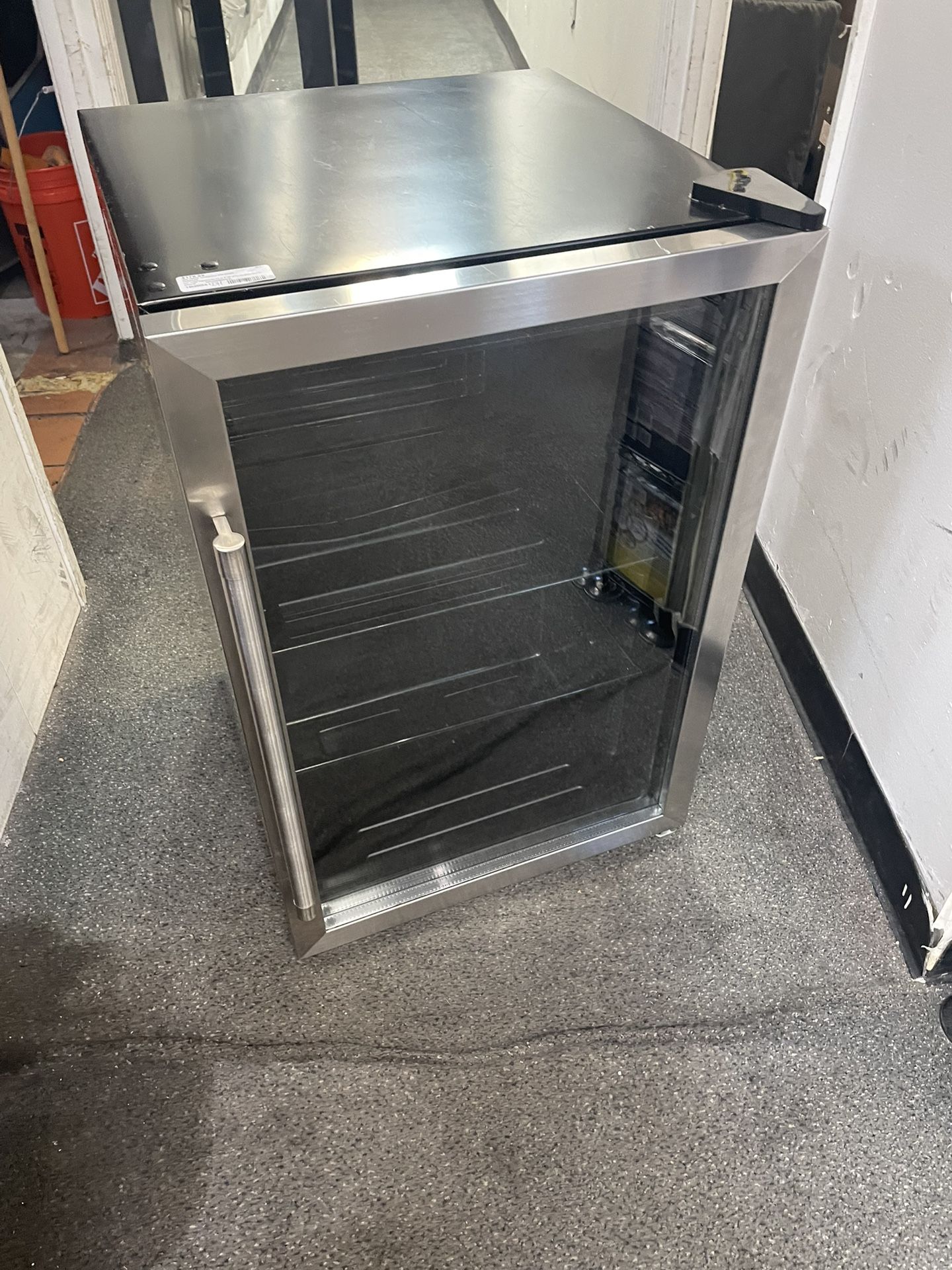 Frigidaire 4.4 Cu Ft 126 Can Mini Fridge 