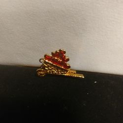 Avon Pin, Vintage Wheelbarrow Of Hearts
