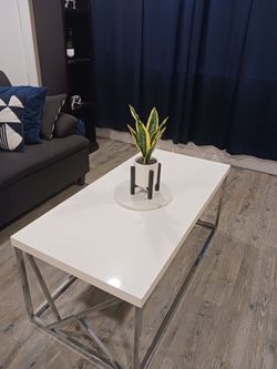 Modern White Coffe table.