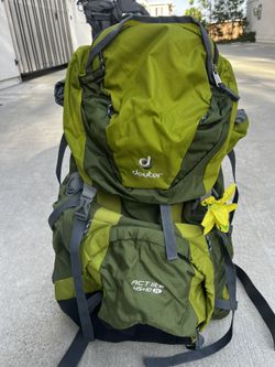 Deuter Women’s ACT Lite 45+ 10 SL Backpack