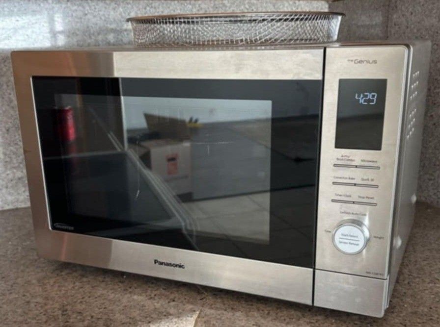 Panasonic HomeChef 4-in-1 Microwave Oven with Air Fryer, Convection Bake, FlashXpress Broiler, Inver