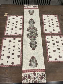 Table Runner And Placemats 