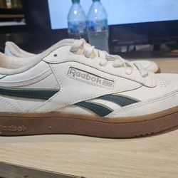 REEBOK  WOMEN SHOES SIZE 9