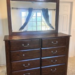 Dresser With Mirror/Solid Wood