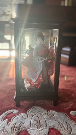 Japanese Geisha Doll in Glass Display Case