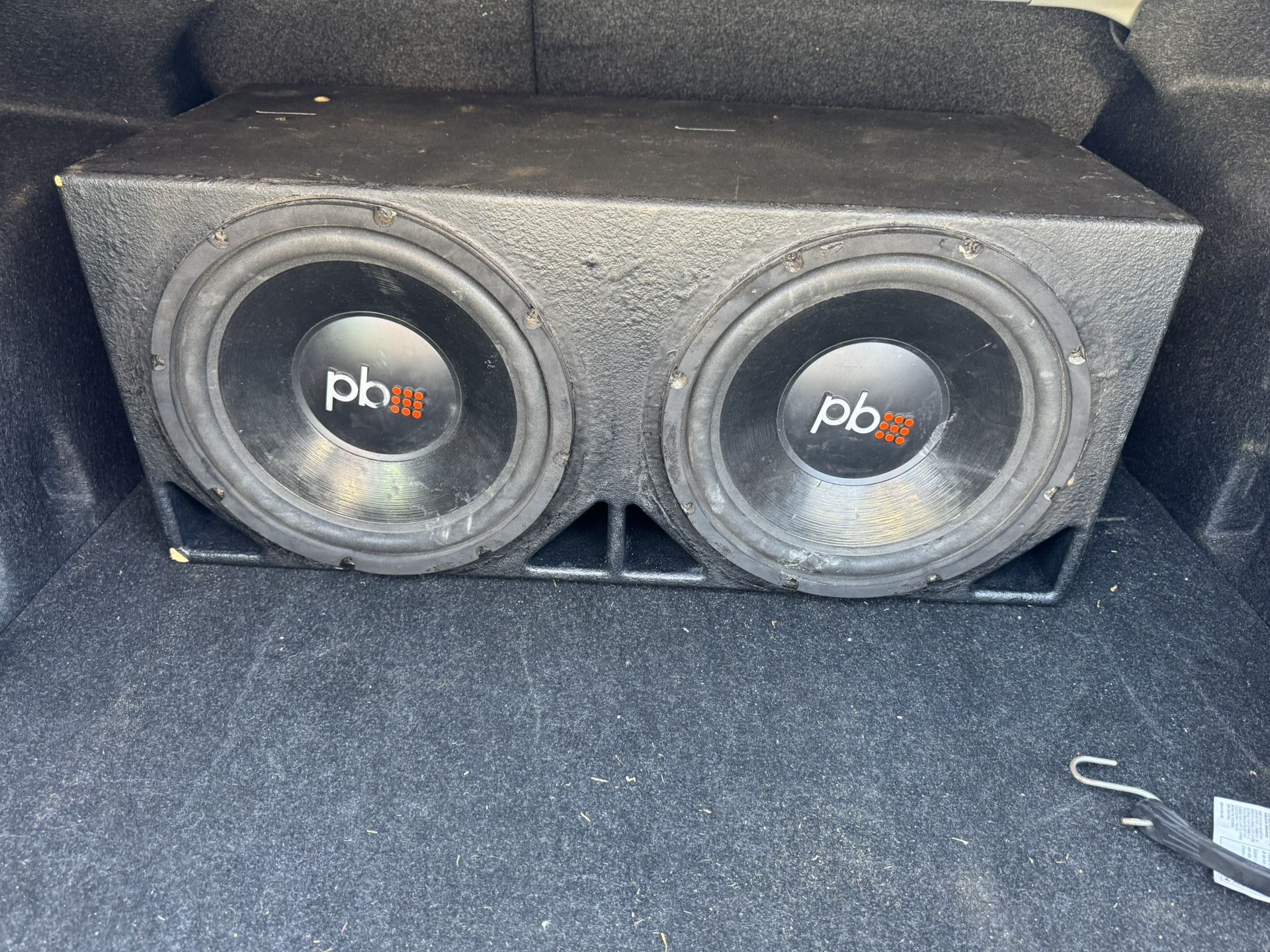 2 12in subwoofers and box