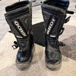 Kids dirtbike boots for sale. Size Y2