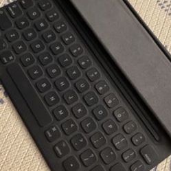 Apple Smart Keyboard- 10.5-inch iPad Pro