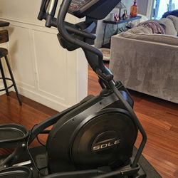 Elliptical Machine Sole E25