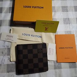Louis Vuitton Mens Wallet for Sale in Elmendorf, TX - OfferUp