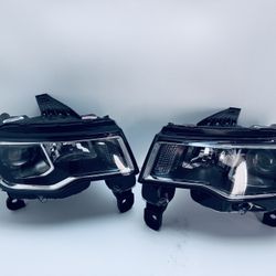 2017-2019 JEEP GRAND CHEROKEE BOTHHE HEADLIGHT HALOGEN OEM CHROME (132-134)