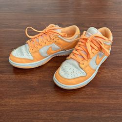 Original Women’s  Nike Peach Cream Dunks (7.5)