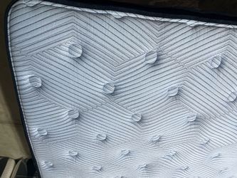 Serenade Organic Hybrid Mattress – King | Like New | $472