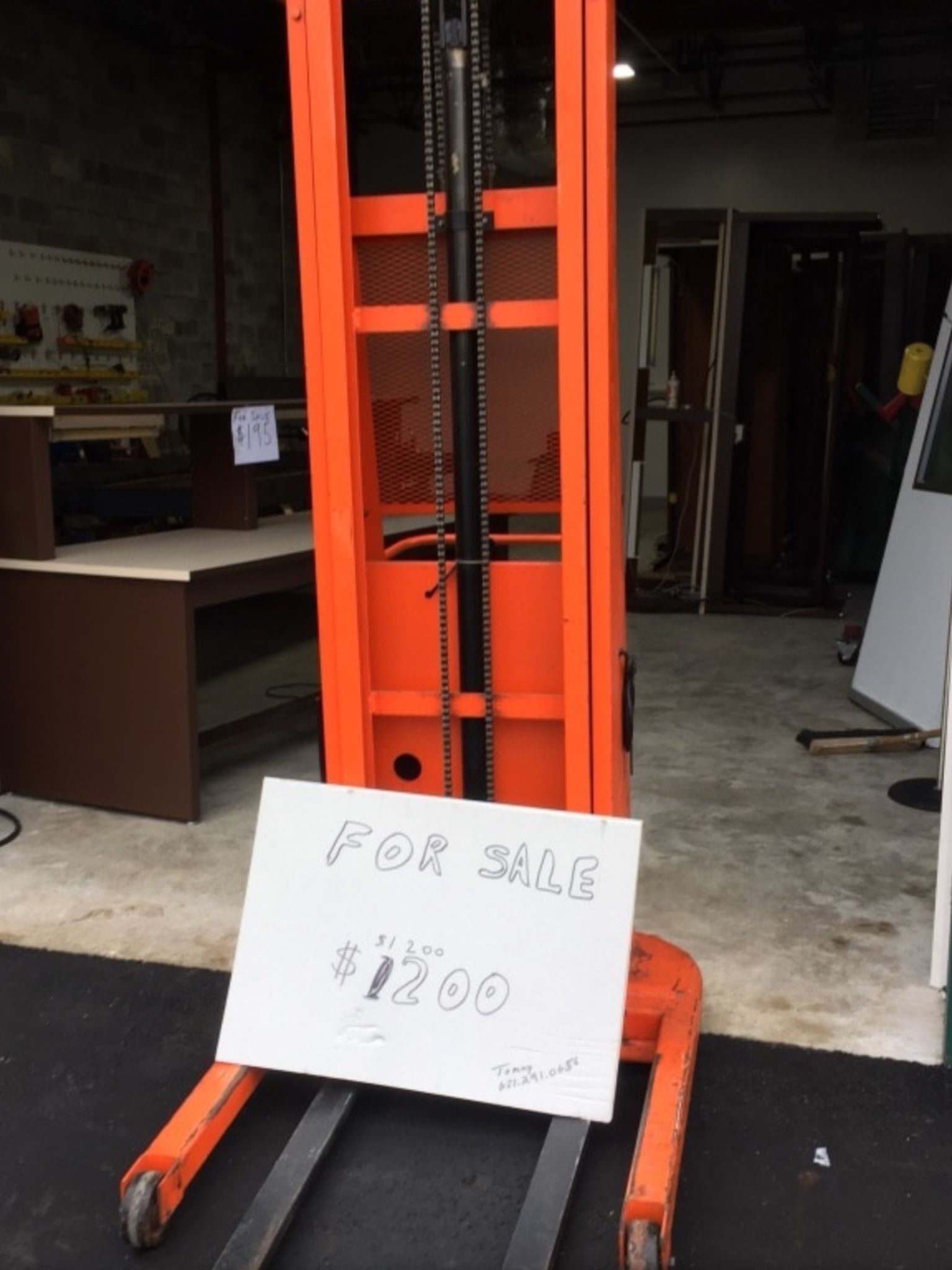 Hydraulic Lift Maximum Lifting Hight 11 FT 2,000 LB Lift Capacity