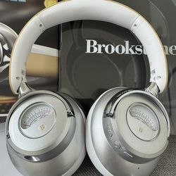 ⭐️ NEW Brookstone Headphones Over Ear Metered