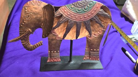 Vintage Pier 1 Imports Metal Elephant Sculpture Made in Philippines
Embossed and hand painted metal construction Copper-tone antiqued finish Mounted o