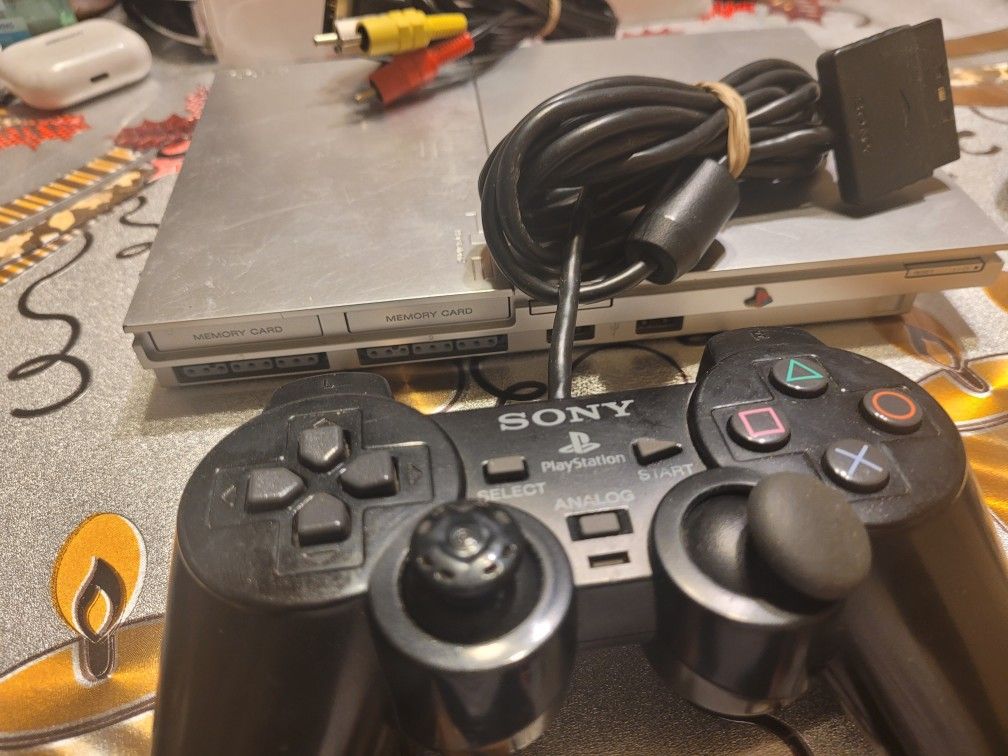 PLAYSTATION 2 SLIM WITH ONE CONTROLLER AND MEMORY CARD
