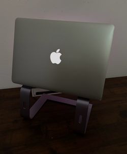 Apple MacBook Air 13" (2017) – 8GB RAM, 121GB SSD (with Charger)