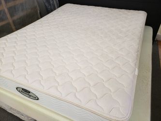 QUEEN MATTRESS SET/ CAMAS DE VENTA