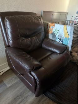 Rocker/recliner chair