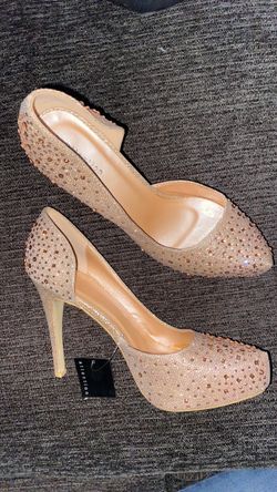 Attention champagne high heels
