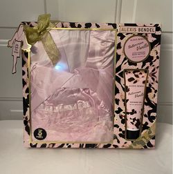 Brand new pink 3 piece robe body cream & shower gel