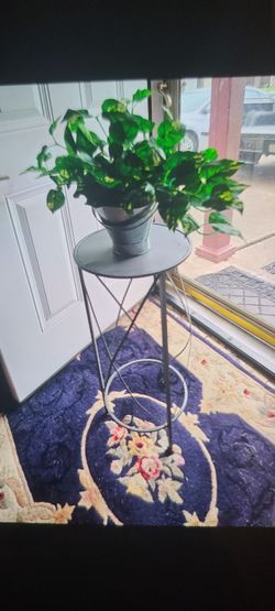 HOME DECOR W/FAUX PLANT   NICE !