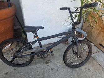 Mongoose 20" bmx bike