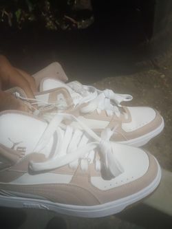 Pumas size 10