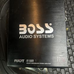 Boss 1100  Watts Amplifier
