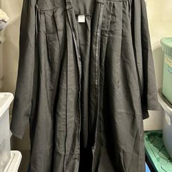 Graduation robe like new and accessories new