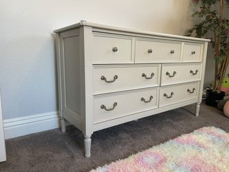 Pottery Barn Blythe Dresser - Vintage Gray for Sale in Henderson, NV - OfferUp Pottery Barn Blythe Dresser - Vintage Gray for Sale in Henderson, NV - OfferUp