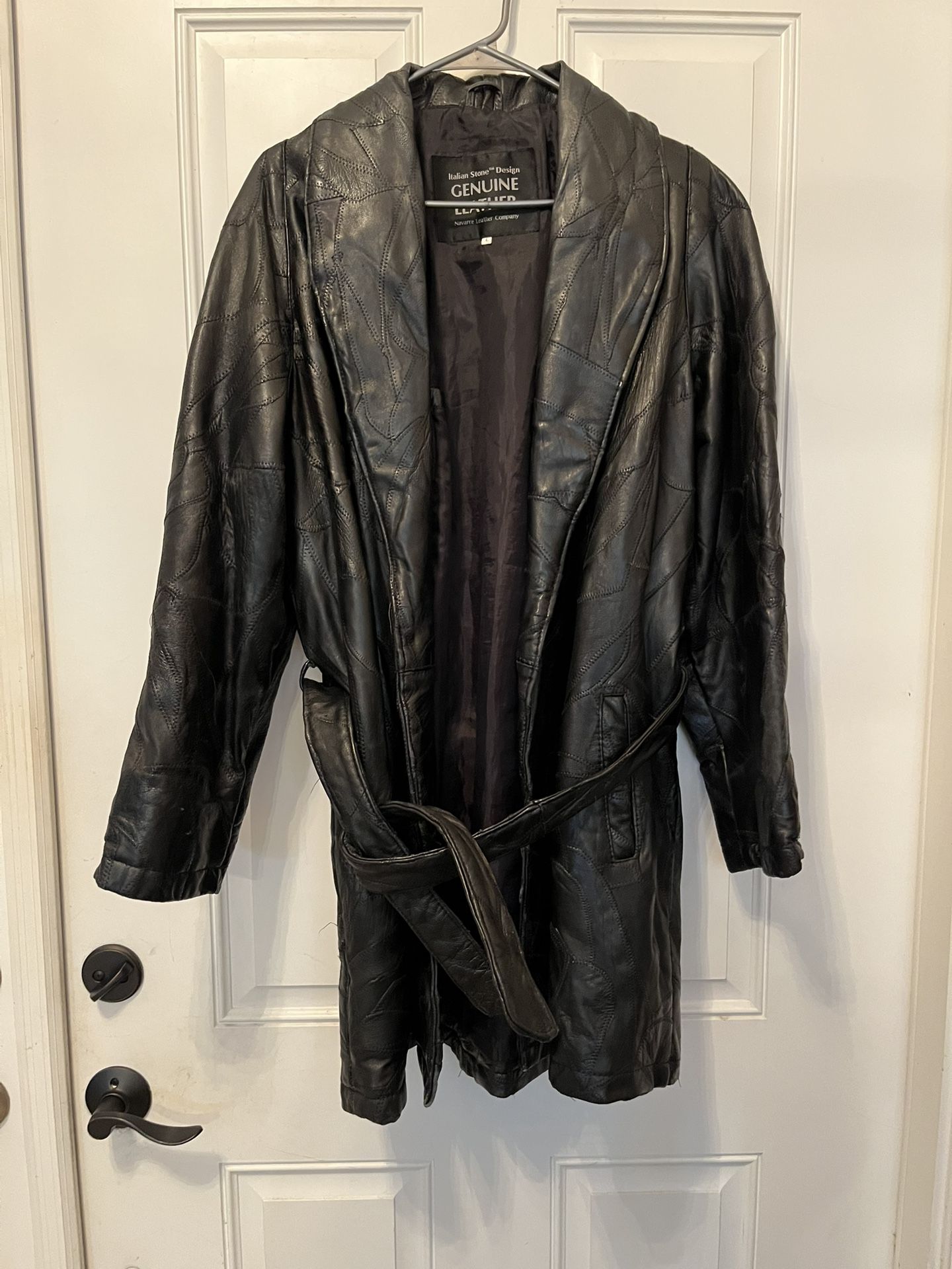 Genuine Leather Coat Size Large. Excellent Condition.