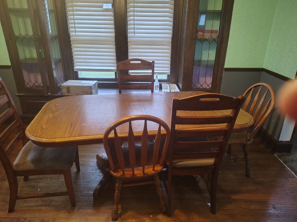 Dining Room Table With Chairs 