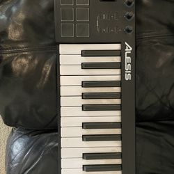 Alesis V25 MIDI Keyboard