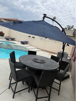 Outdoor Patio Dining Set with Propane Fire Pit & Cantilever Umbrella – Great Condition