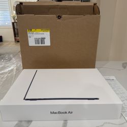 13.6” Macbook Air with apple m2 chip Brand New, Sealed 