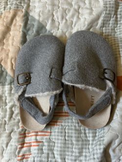 Old Navy Baby Gray Felt Sandals