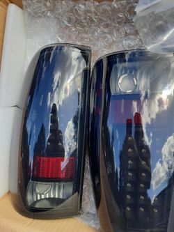 97_ 03 Ford Tail Lights Never Used 100.