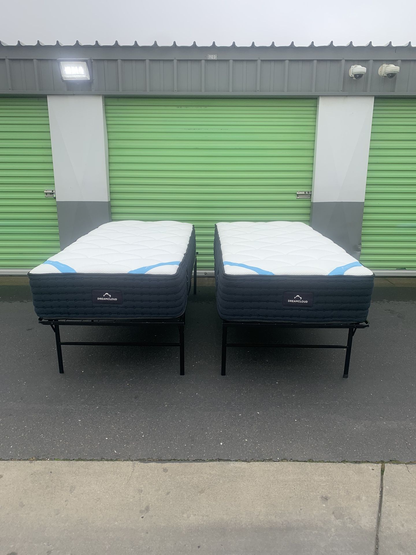 XL TWIN PLATFORM BEDS