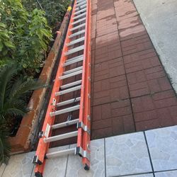 Escalera de 40 pies de fibra de vidrio casi nueva pies nueva 