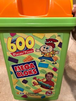 Mega Blocks 600 pieces