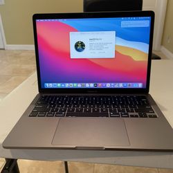 2020/21 Macbook Pro 13 1.4Ghz intel 8GB 256GB Like New 11 Cycles With Box